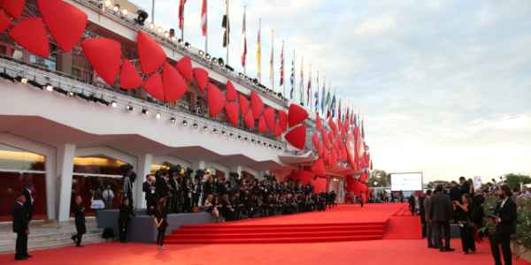 Venezia 73 – Tutti a casa di Luigi Comencini sarà il film pre-apertura del festival