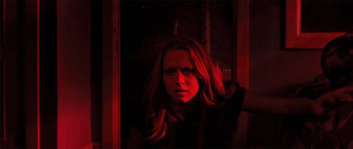 Il male si cela nell’oscurità nel secondo agghiacciante trailer di Lights Out