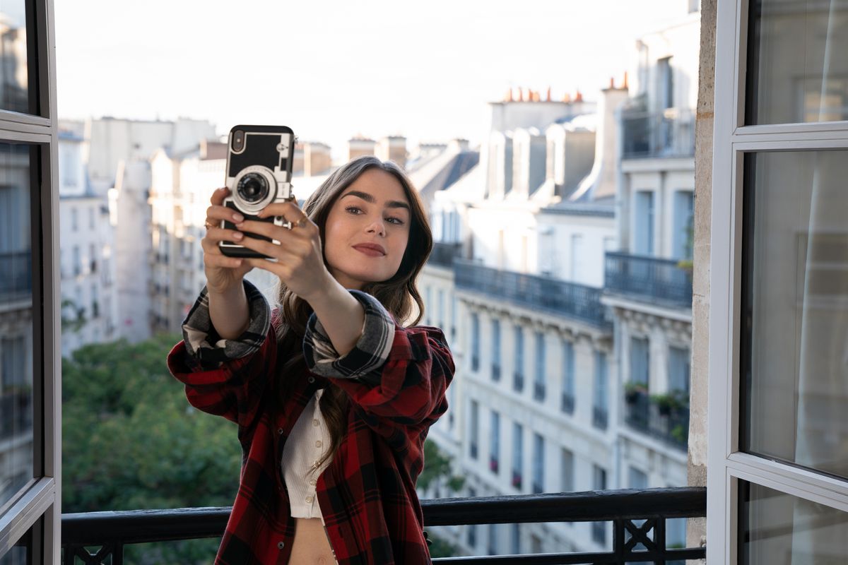 Emily in Paris Netflix Recensione