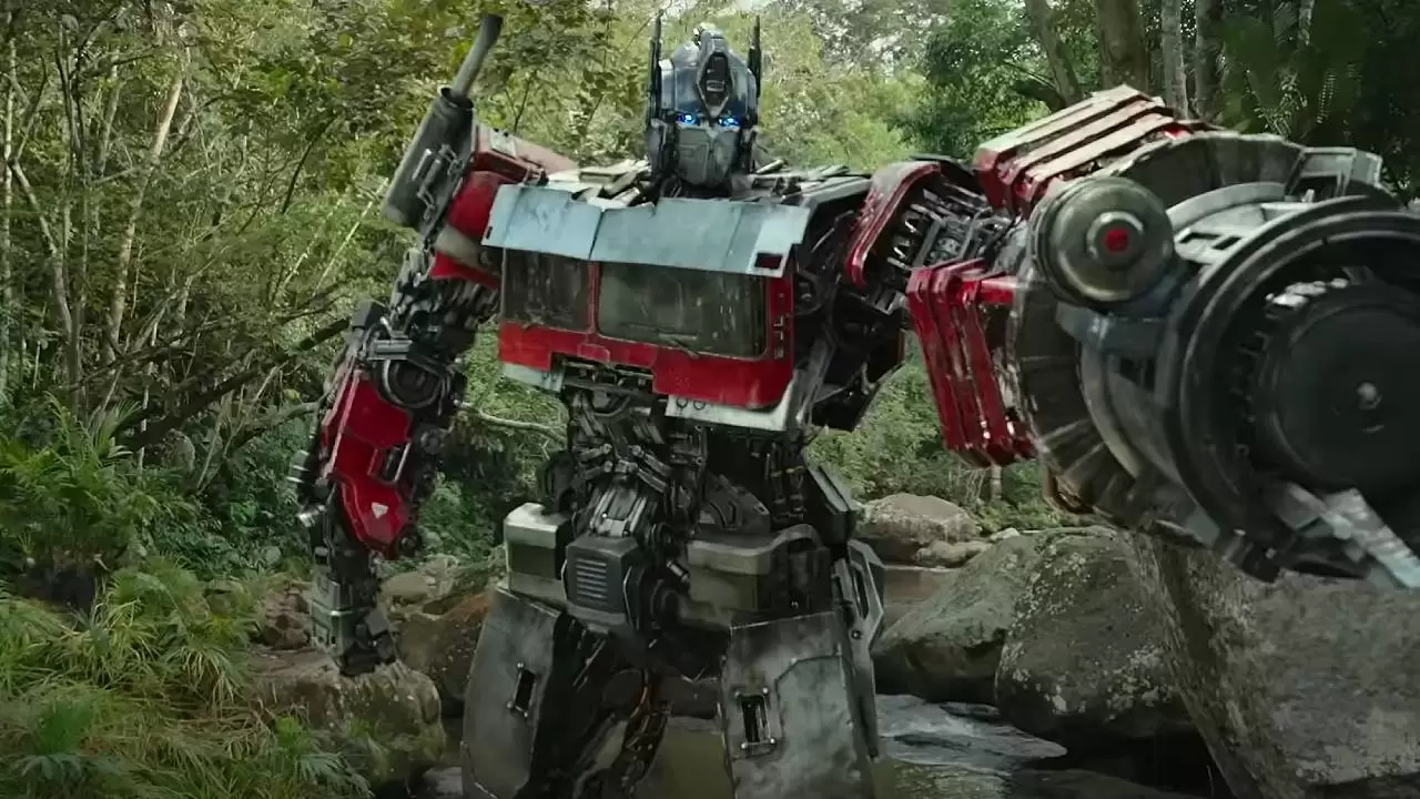 Transformers: Il Risveglio, il nuovo poster preannuncia la collisione di nuovi mondi